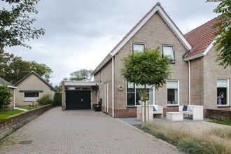 Vakantiehuis in Nes met zwembad in Nes