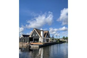 aan het water in Friesland (NI) in Stavoren