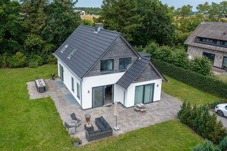 Ruime en lichte 10-persoons vakantievilla in De Koog