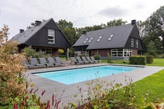 Achterhoek Villa met verwarmd zwembad in Aalten