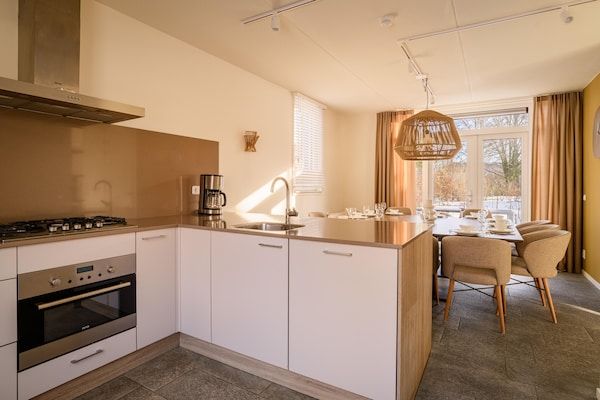 Keuken - Stijlvolle villa met sauna en tuin in Maastricht (2)