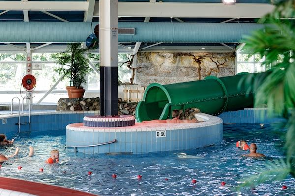 PoolOfHouse - Vakantiepark Weerterbergen voor 10 personen in Weert (2)