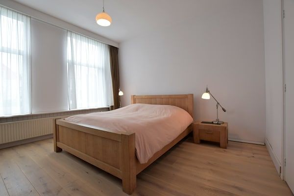 Slaapkamer - Herenhuis in hartje Den Haag in Den Haag (3)