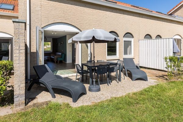Terras - Modern Bungalow in Zeeland met Tuin in Renesse (2)