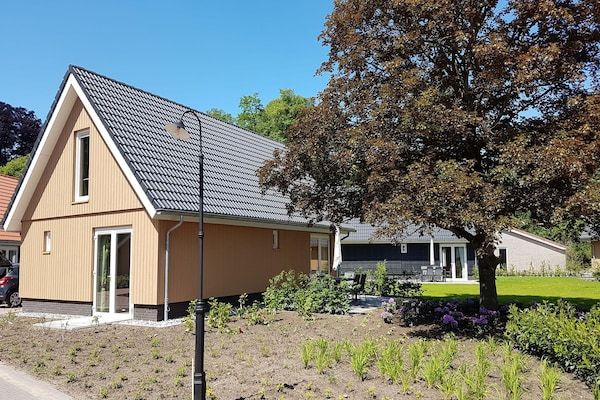 Buitenkant - Gezellige villa midden in de Achterhoek in Almen (2)