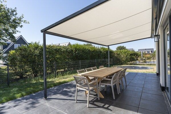 Terras - Villa op Texel bij Bos & Fietspaden in De Koog Texel (3)