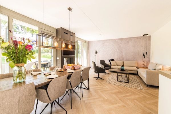 Woonkamer - Wellness villa bij Maastricht in Maastricht (2)