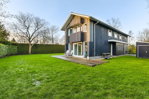 Buitenkant - Familiehuis in Grou bij Watersport in Grou (1)