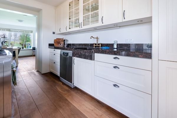 Keuken - B&B-boerderij Grutsk in Suwald met privéhaven in Suwald (4)