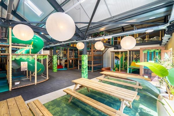Voorzieningen - Villa aan het Veerse Meer met Sauna in Wolphaartsdijk (5)