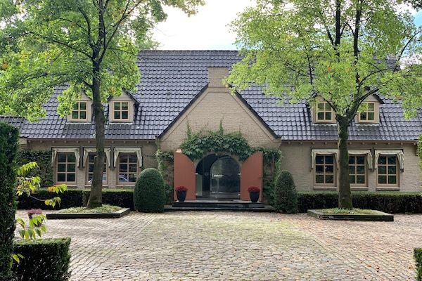 Villa Loonse Duinen in Drunen - Foto 1 van 40