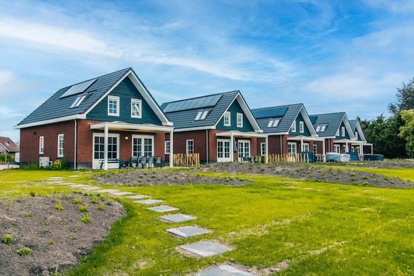Buitenkant - Duurzame watervilla met afwasmachine, bij een meer in Medemblik (4)