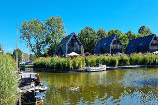 Buitenkant - Watervilla in Balk aan het Slotermeer in Balk (1)