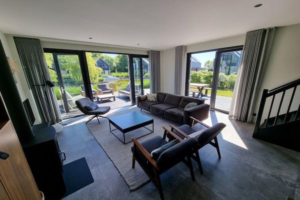 Woonkamer - Privé-aanlegsteiger + modern comfort in Balk (4)
