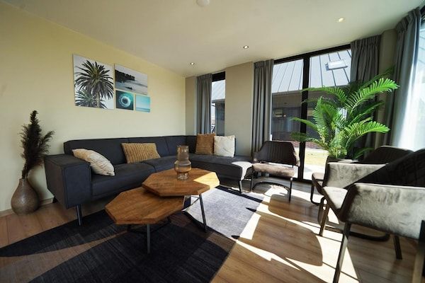 Woonkamer - Lakeview Villa Retreat voor 10 personen in Kampen (2)