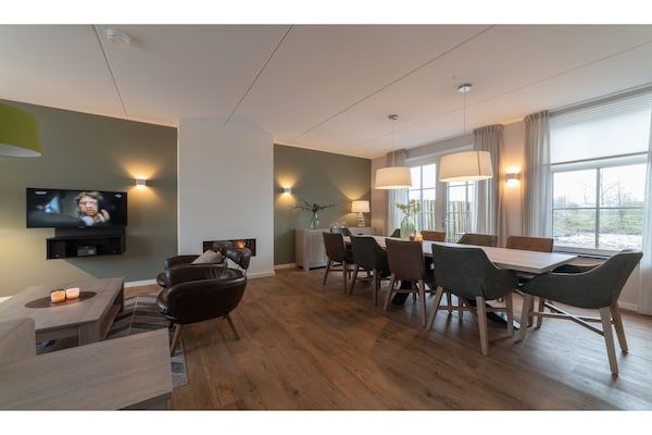 Eetkamer - Villa in Zeeland met Jacuzzi en Sauna in Colijnsplaat (2)