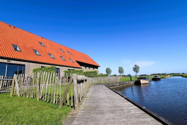 Tuin - Rustig gelegen villa in Friesland in Leons (2)