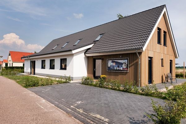 24 pers Pallertshuis Wellness de luxe met sauna en hout gestookte hottub in Groningen - Foto 1 van 40