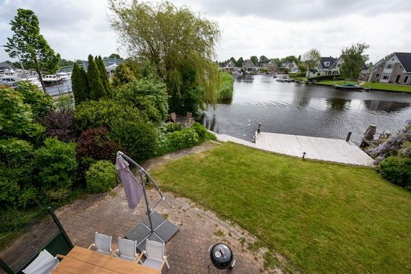 Tuin - Vakantie-uitje met een privé-aanlegsteiger in Terherne (3)
