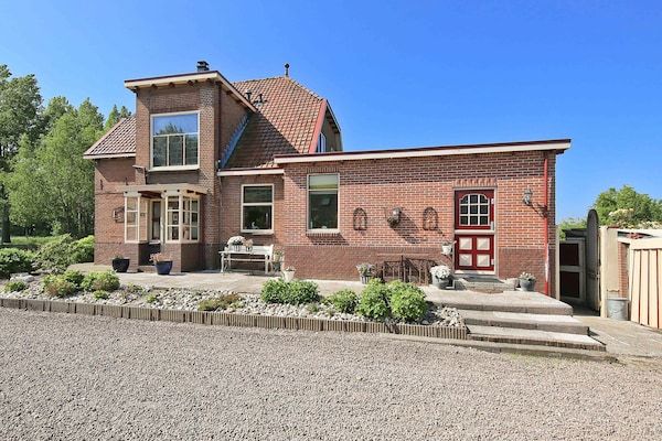 Buitenkant - Karakteristiek landhuis met wellness in Noord-Holland (1)