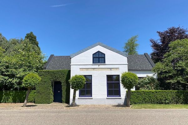 Buitenkant - Dorpswoning in Leende bij Sterrenrestaurant in Leende (3)