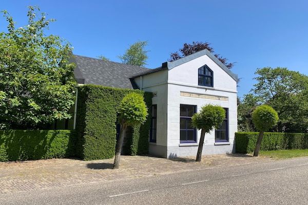 Buitenkant - Dorpswoning in Leende bij Sterrenrestaurant in Leende (4)