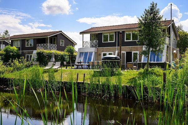 18 pers Ellersinghuis wellness met houtgestookte hottub in Vlagtwedde - Foto 1 van 28