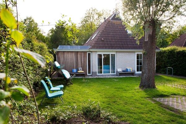 Tuin - Luxe huis bij De Alde Feanen Reserve in Earnewald (5)