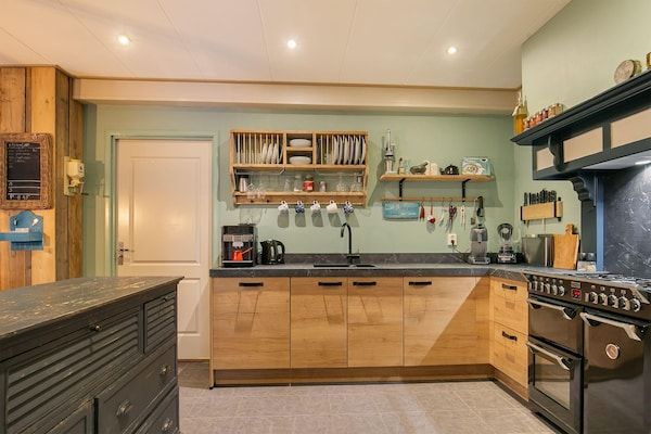 Keuken - Historische herberg met 17 nabij Heritage in Ternaard (4)