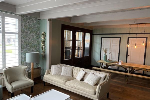 13-17 pax holiday home with separated apartments and gardens in Ternaard - Foto 2 van 37