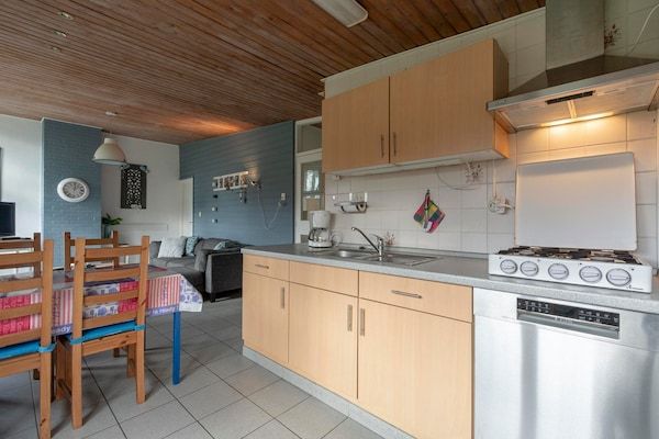 Keuken - Ruim Duo bij de Duinen in Sint Maartenszee (4)