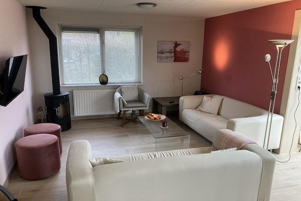 Woonkamer - Stijlvol kusthuis met aanlegsteiger in Breskens (2)