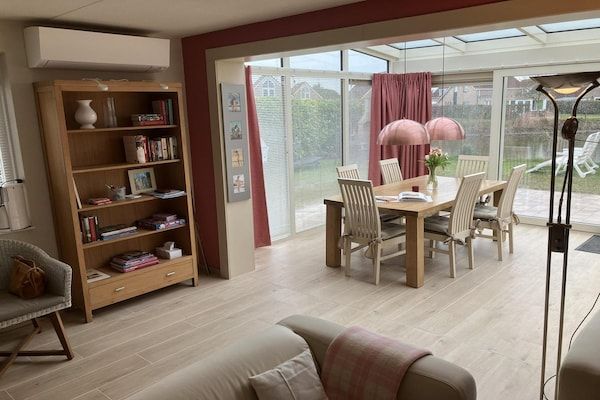 Eetkamer - Stijlvol kusthuis met aanlegsteiger in Breskens (3)