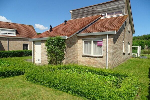 Buitenkant - Bungalow in Breskens bij Strand en Vuurtoren in Breskens (5)