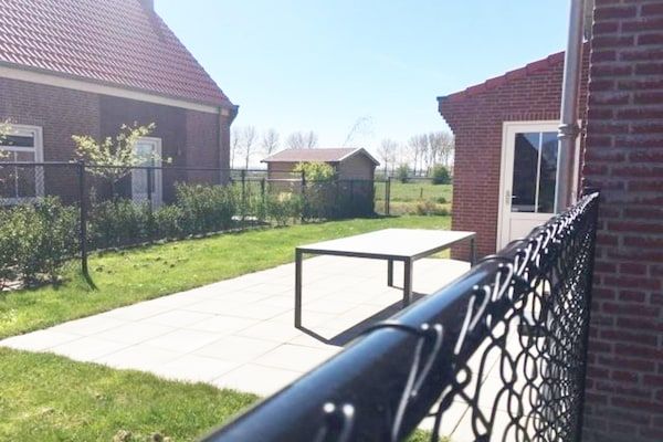 Terras - Huisdiervriendelijk verblijf met tuin in Breskens (5)