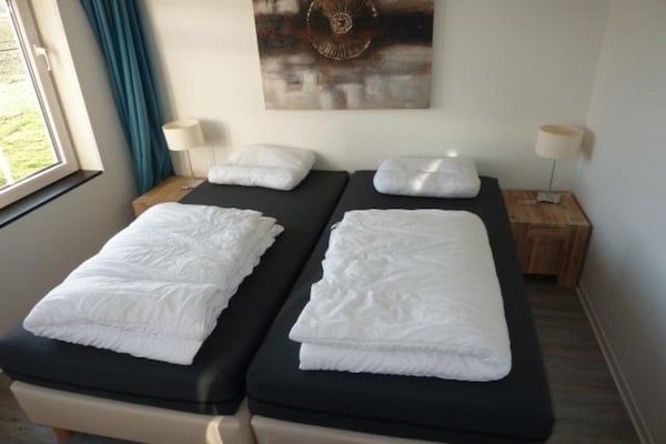 Slaapkamer - Luxe woning in Zeeland met infraroodsauna in Breskens (5)