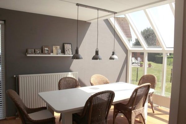 Eetkamer - Vakantiehuis Breskens bij de Kust in Breskens (3)
