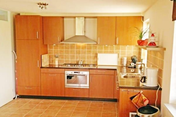 Keuken - Huisdiervriendelijk huis aan de kust in Breskens (3)
