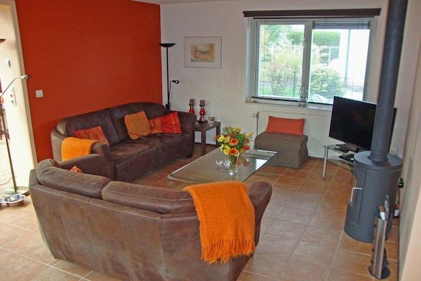 Woonkamer - Huisdiervriendelijk huis aan de kust in Breskens (2)