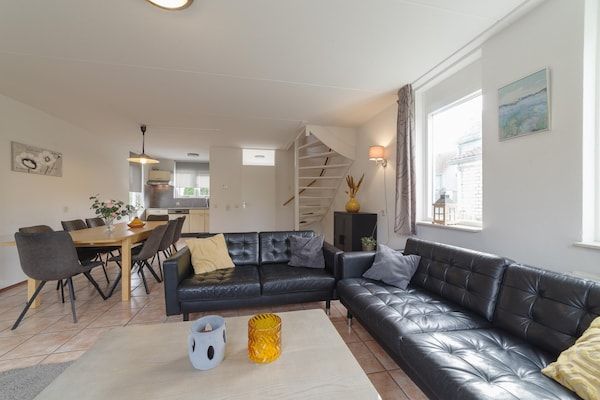 Woonkamer - Vakantiehuis in Zeeland met tuin in Wemeldinge (2)