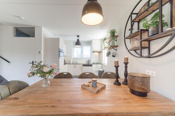 Eetkamer - Vakantiehuis in rustige park met tuin in Wemeldinge (4)