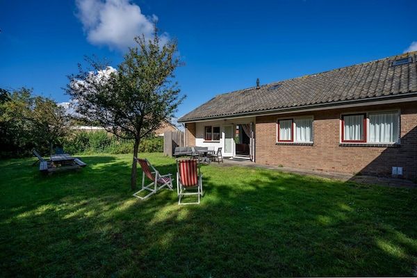Terras - Vakantiehuis in Petten met tuin in Petten (5)