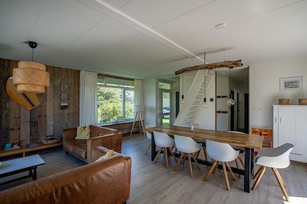 Eetkamer - Vakantiehuis in Petten met tuin in Petten (4)