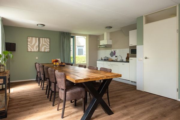 Eetkamer - Villa in Andijk met tuin op het zuiden in Andijk (3)