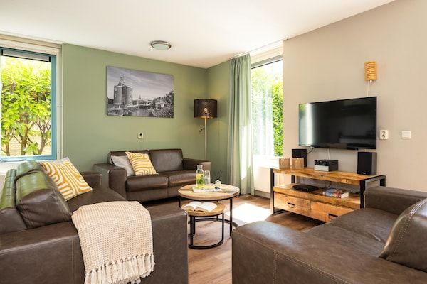 Woonkamer - Villa in Andijk met tuin op het zuiden in Andijk (2)