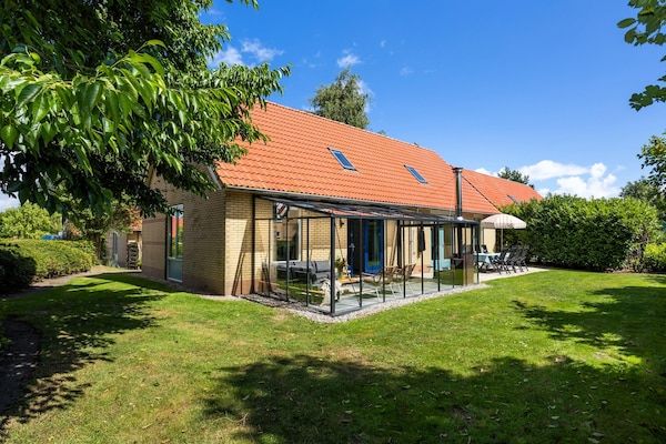 Buitenkant - Villa in Andijk met tuin op het zuiden in Andijk (1)
