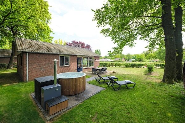 Buitenkant - Wellnesswoning met bubbelbad in Zuna (1)