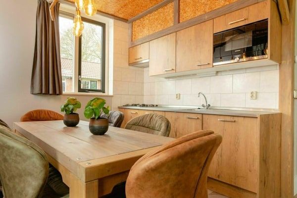Eetkamer - Wellnesswoning met bubbelbad in Zuna (4)