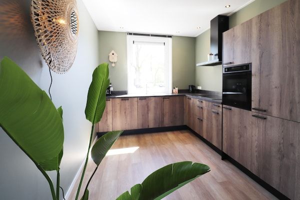 Keuken - Compleet nieuwe hoek villa in Friesland in leons (4)