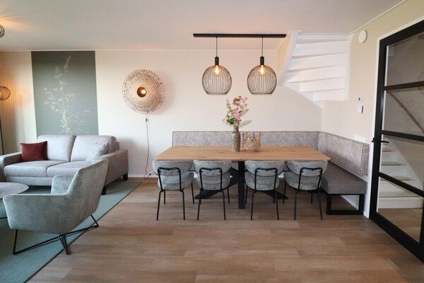 Eetkamer - Compleet nieuwe vakantiewoning in Friesland in leons (4)